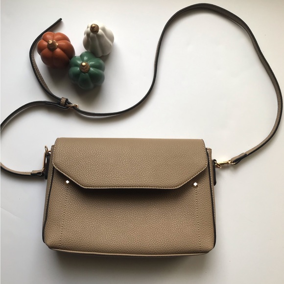 Mellow World crossbody purse vegan leather. - Picture 5 of 11